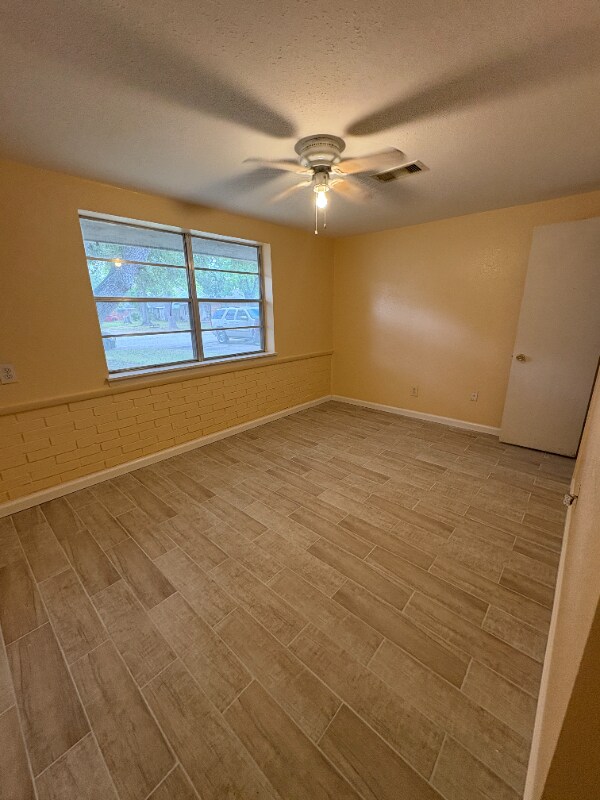 Building Photo - 8935 Altamont Dr