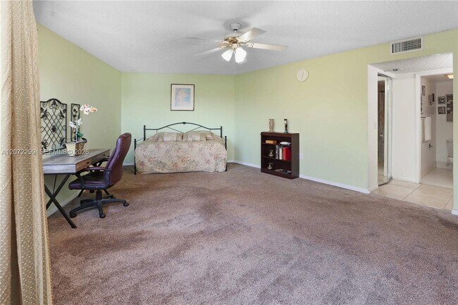 Building Photo - 850 SW 138th Ave
