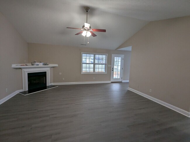 Building Photo - Beautiful home in Creekside Village