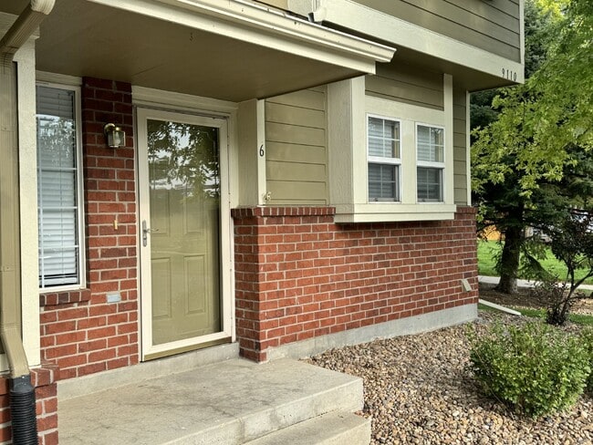 Primary Photo - Beautiful End Unit Townhouse In Thornton!