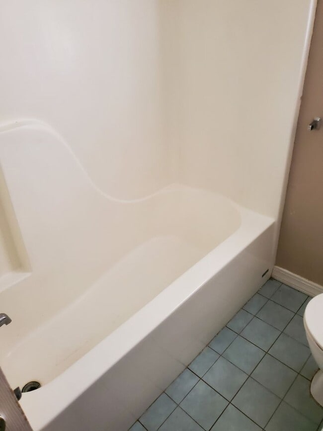 Building Photo - E 4th St Duplex