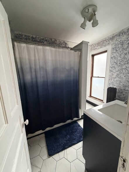 Building Photo - 612 Cherry St