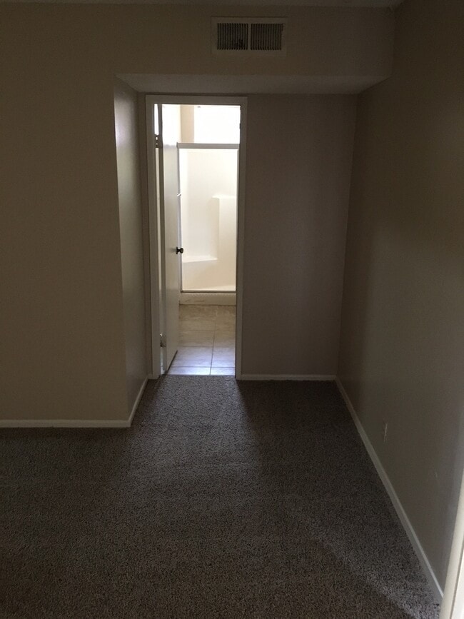 Building Photo - 2201 Pinon Springs Cir