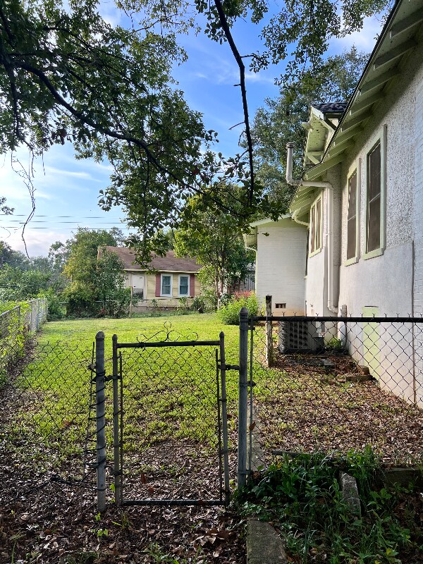 Building Photo - 830 North Ave