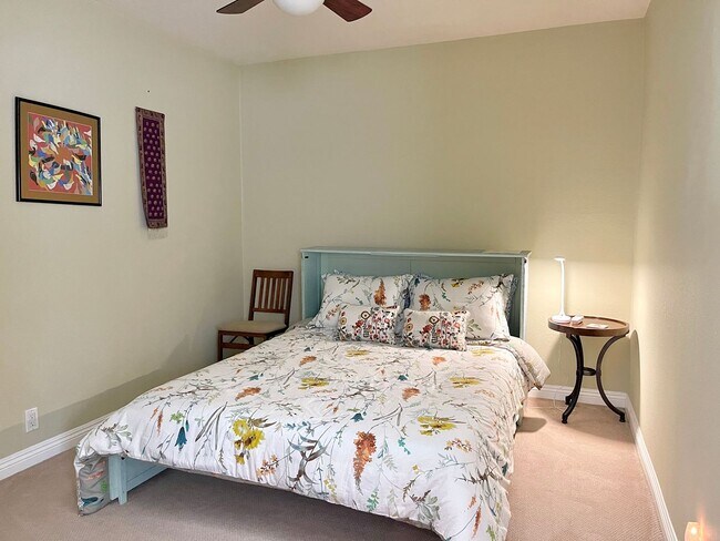 Building Photo - 3 Bedroom + 2 Bathroom Home | Hollywood Beach | Oxnard | Fully Furnished