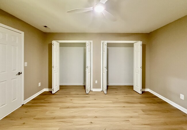 Building Photo - 5635 Falkirk Dr