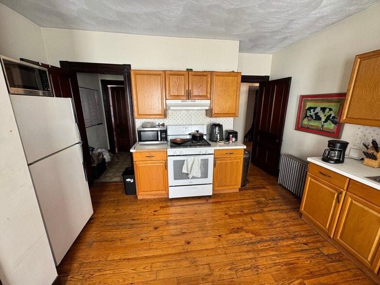 Building Photo - 211 Holland St