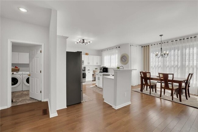 Building Photo - 520 Ruby Forest Pkwy