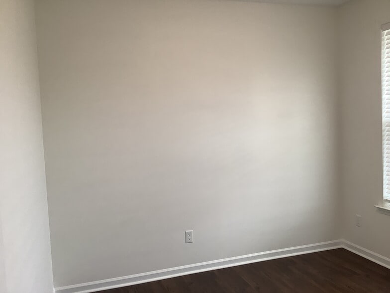 Building Photo - 125 Bur Oak Dr