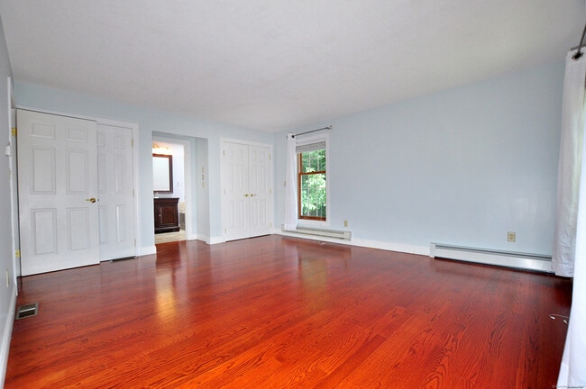 Building Photo - 64 Oak Ridge Dr