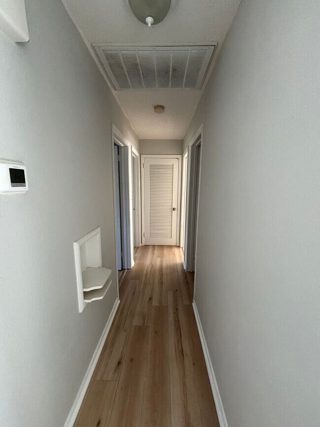 Building Photo - Freshly Updated 3 Bedroom Home