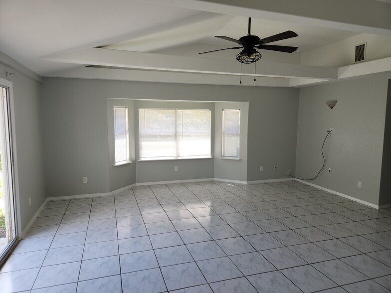 LR #2 - 408 SE 16th St