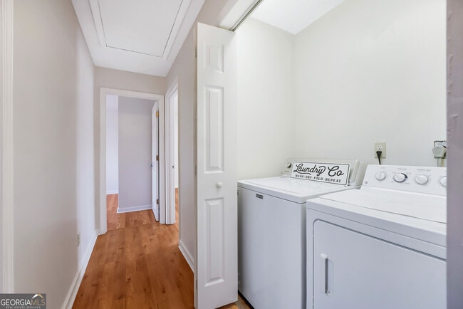 Building Photo - 252 Skyview Rd