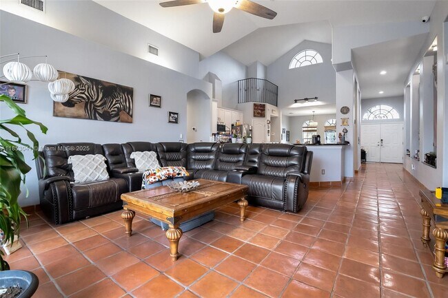 Building Photo - 10327 Meadow Crossing Dr