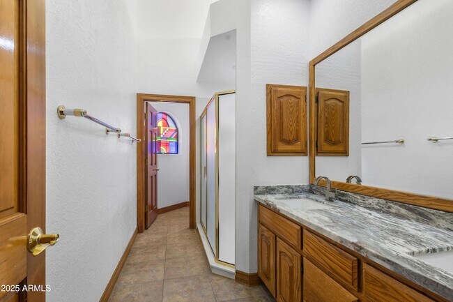 Building Photo - 322 E Gary Cir