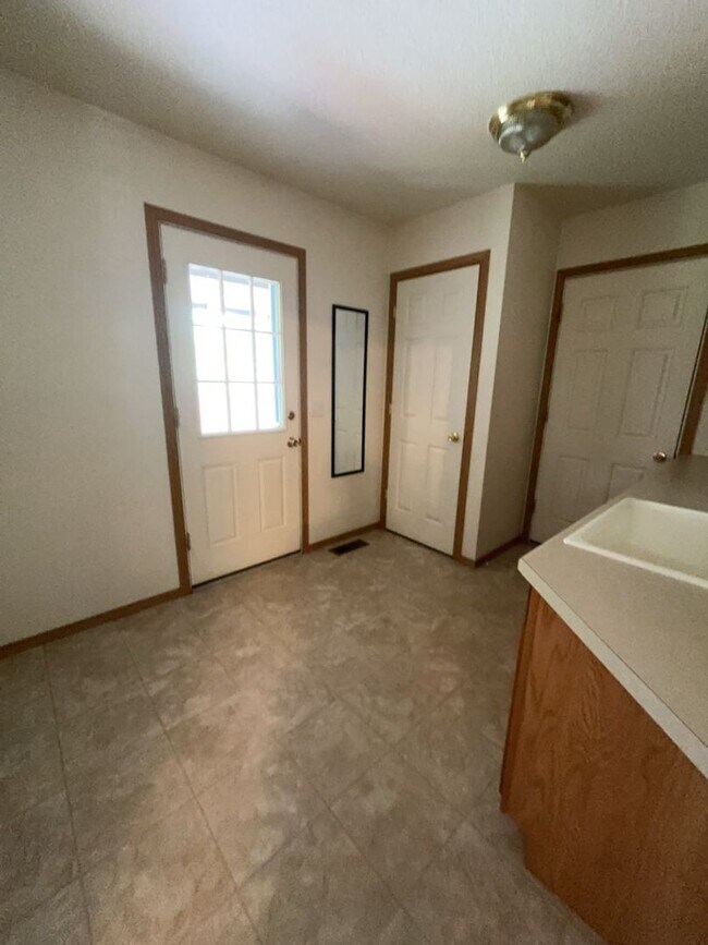 Building Photo - 208 Bentley Park Loop
