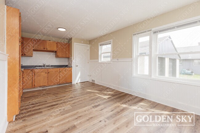 Building Photo - 3126 S Pershing Dr