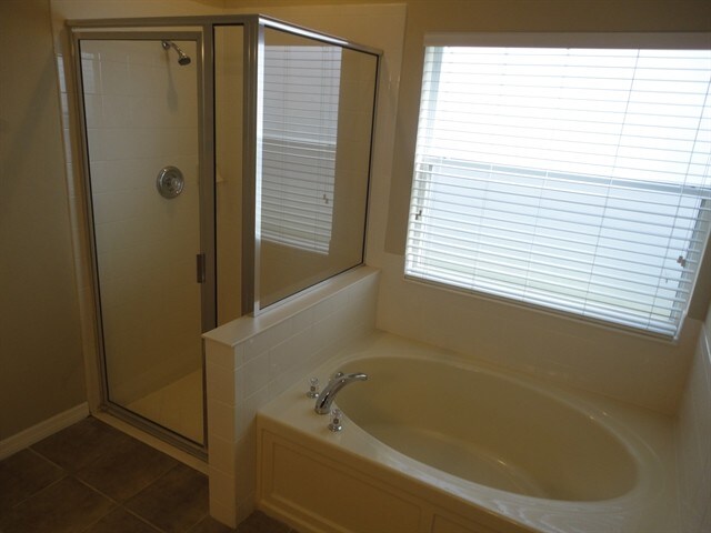 Building Photo - 8840 Royal Enclave Boulevard