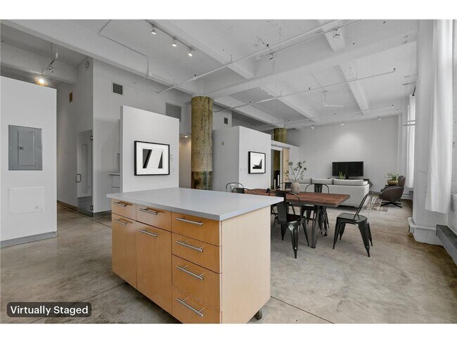 Building Photo - 700 N Washington Ave