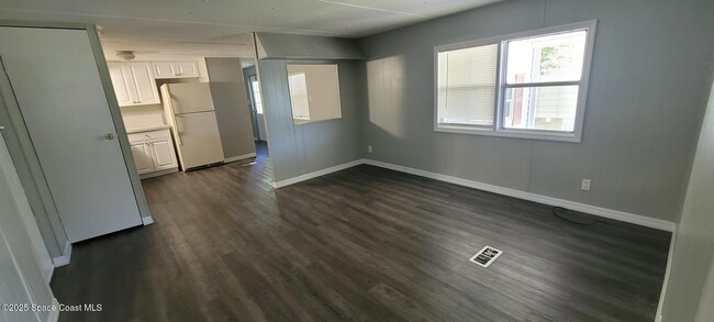 Building Photo - 1345 Barefoot Cir