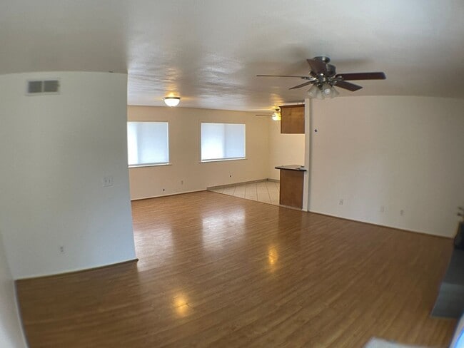 Building Photo - 3 Bedroom Home in Smokerise | Single-Level Living + Natural Light