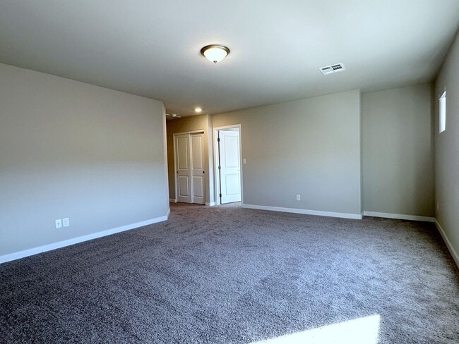 Building Photo - 4bd/2.5bath Single Family Home