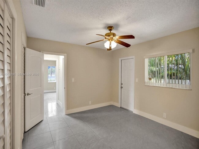 Building Photo - 920 SW 28th St