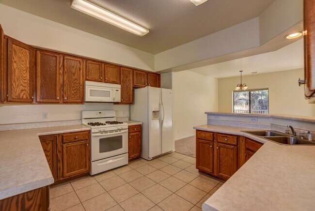 Building Photo - Boulder Park Townhome for Rent
