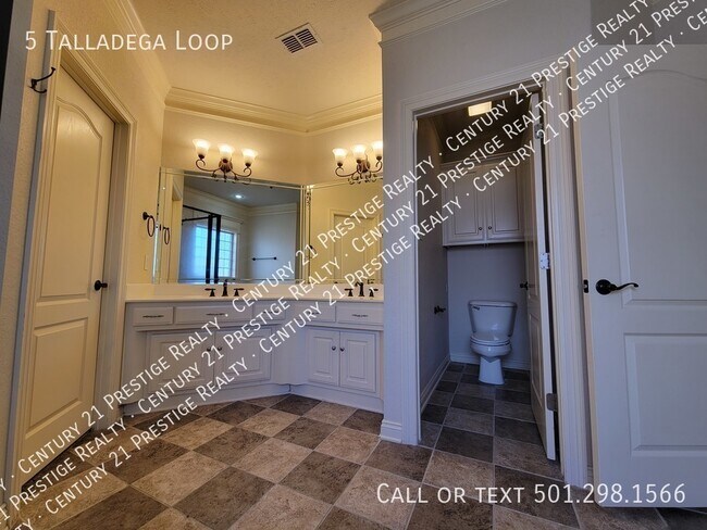 Building Photo - 5 Talladega Loop