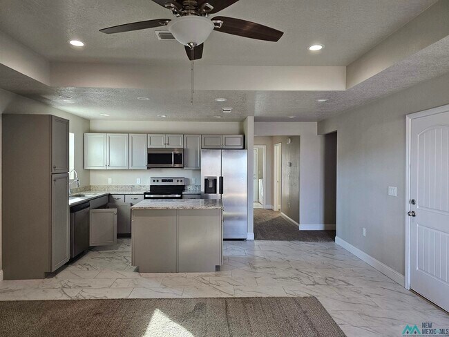 Building Photo - 404 N Upsilon St