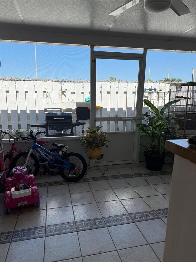 Building Photo - 9315 NW 114th Ln