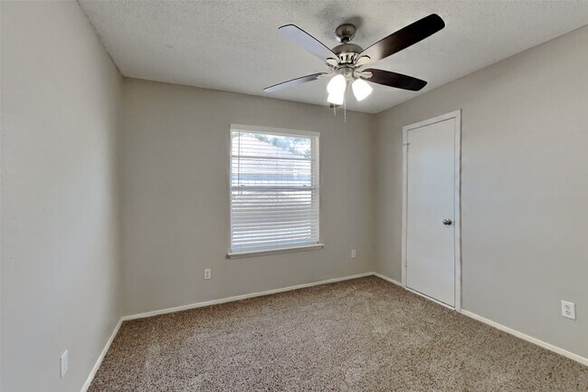 Building Photo - 10018 Rippling Fields Dr