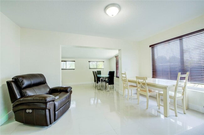 Building Photo - 3322 McKinley St