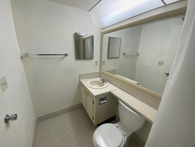 Building Photo - 209 Norwich I