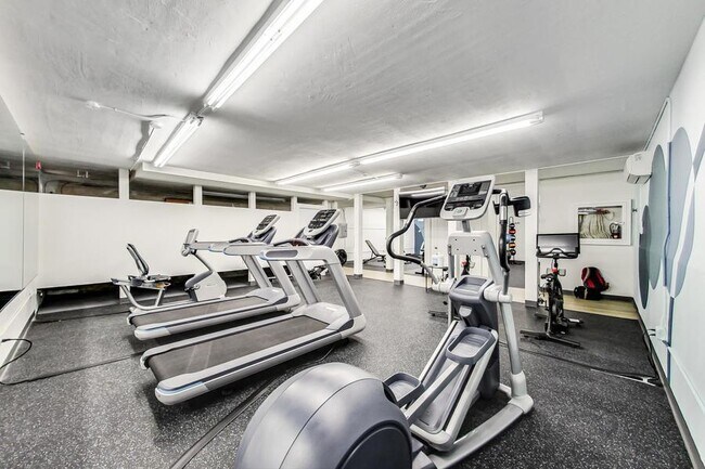 Building Photo - Newly renovated apartment at Oakbrook! 2 M...