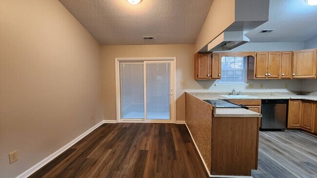 Building Photo - 208 S Ginger Dr