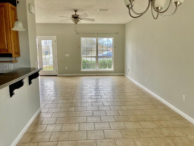 Building Photo - Charming 3 BR/2.5 bath  in a quiet, well-kept neighborhood. Convenient to schools, Tyndall AFB, s...