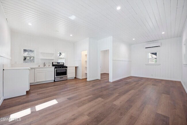 Building Photo - 641 W La Loma Ave