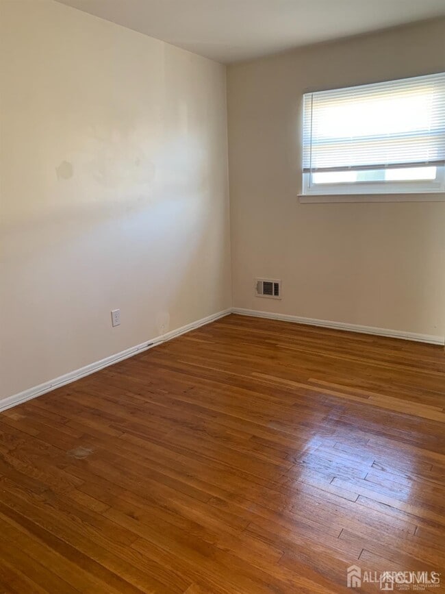 Building Photo - 58 Van Buren Ave