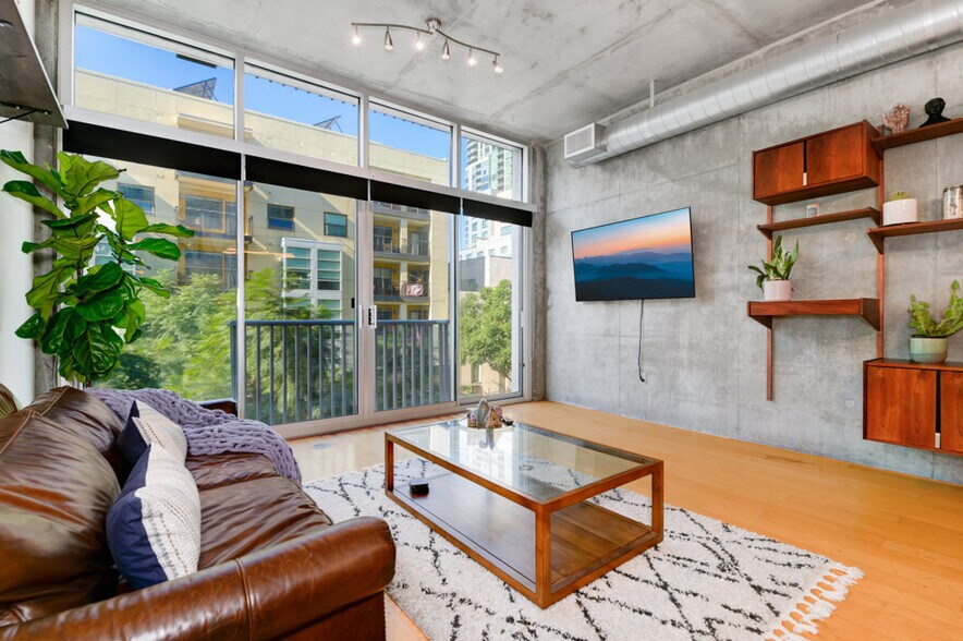 Building Photo - 1025 Island