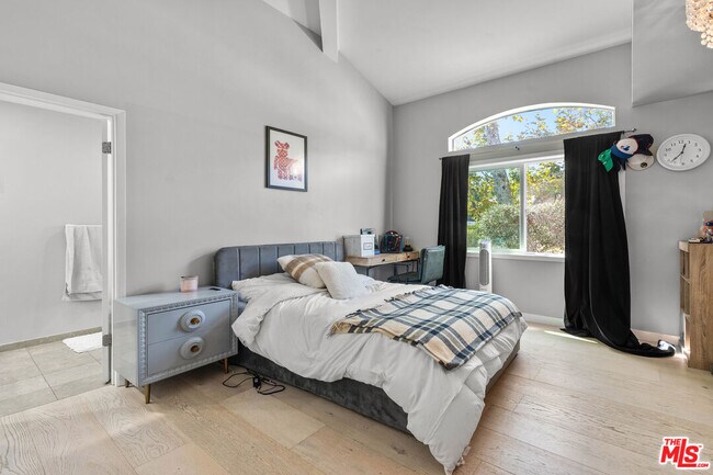 Building Photo - 3614 Malibu Country Dr
