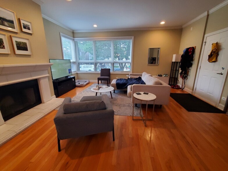 Living Room - 2531 W Moffat St