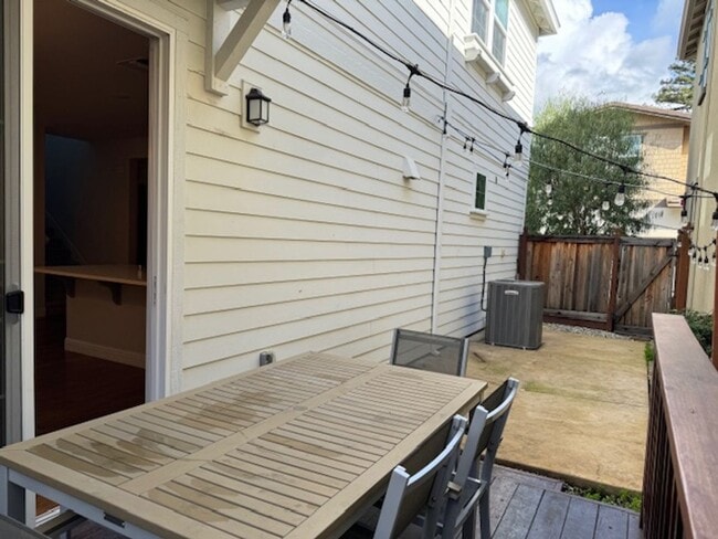 Building Photo - Beautiful 2 story home in Walnut Creek
