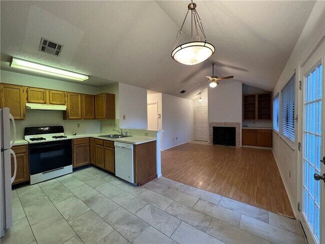 Building Photo - 11901 Swearingen Dr