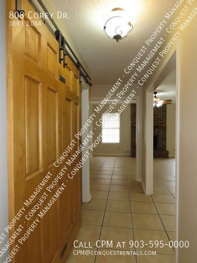 Building Photo - 808 Corey Dr