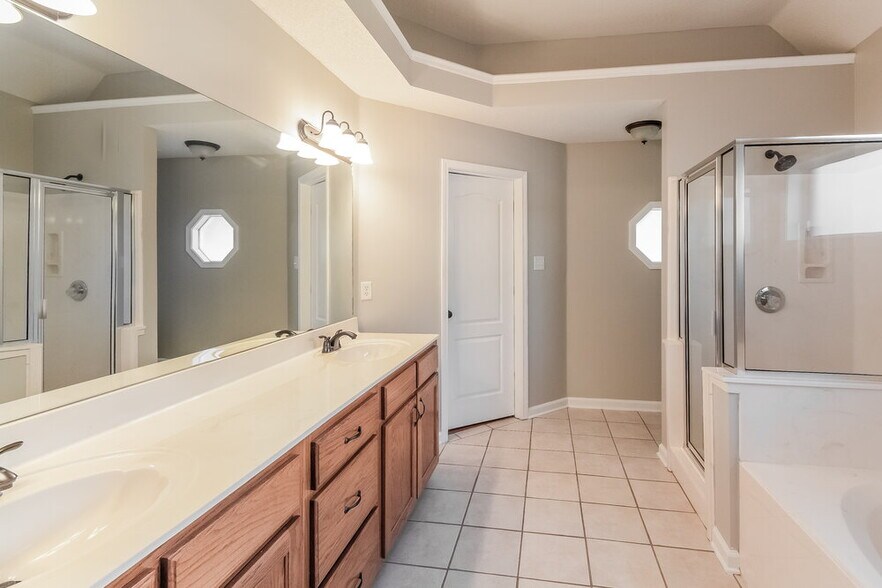 Building Photo - 13106 Sandbourne S