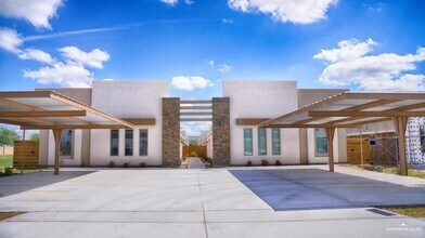 Building Photo - 1506 Deer Hls