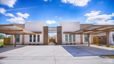 Building Photo - 1502 Deer Hls