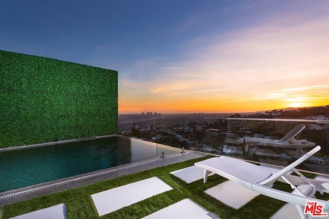 Building Photo - 1623 Viewmont Dr