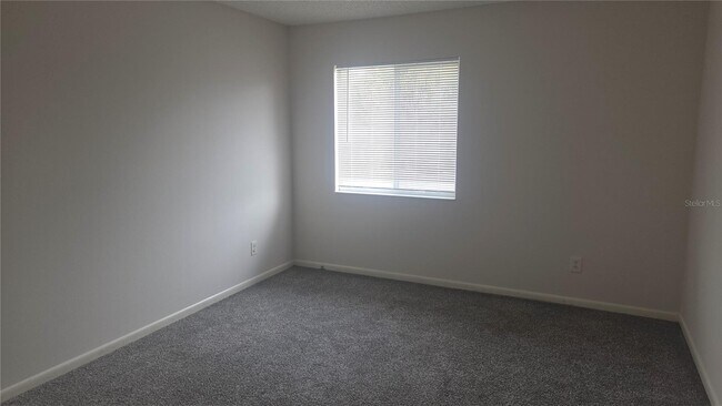 Building Photo - 589 Fairways Cir